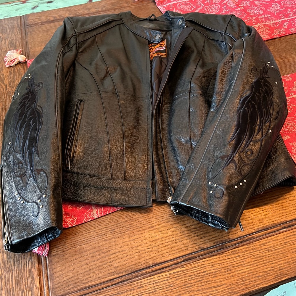 Milwaukee Leather. Woman’s coat New no tags. Paid $389.99. Asking $225 
Medium.